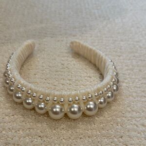 Elegant Pearl-Embellished Headband